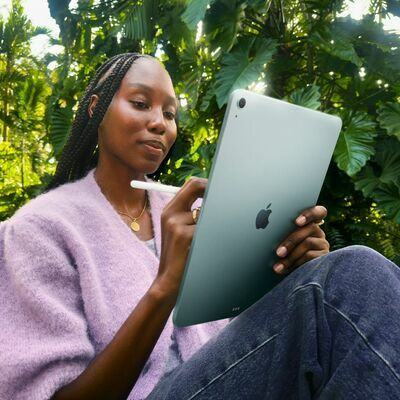 Apple iPad Air 11-inch (M4), 256 GB, Starlight - front and back view