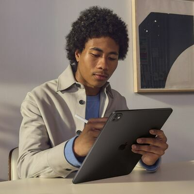 Apple iPad Pro 11-inch (M5), 512 GB, Space Black - front and back view